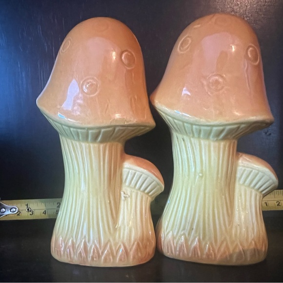 🐳 Smiling Mushroom Vintage S&P Set - Picture 3 of 5